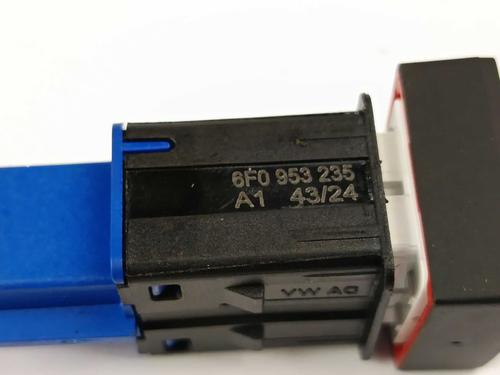Warning switch SEAT ARONA (KJ7, KJP) 1.0 TSI | BP28421117I22 - Image 2