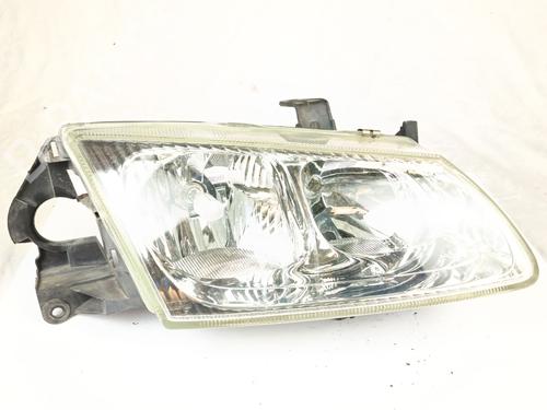 Used Right headlight NISSAN ALMERA II (N16) 2.2 Di (110 hp) 26573035