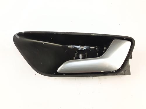 Højre bagtil invendig håndtag Højre bagtil invendig håndtag FORD FIESTA VII (HJ, HF) 1.0 EcoBoost (101 hp) 33941448 33941448