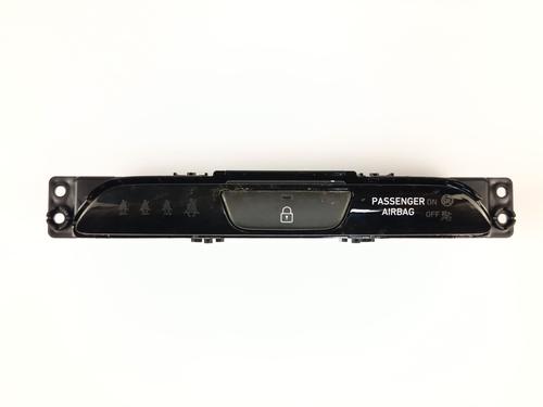 switch-hyundai-i30-pde-pd-pden-2016-36038053 main image