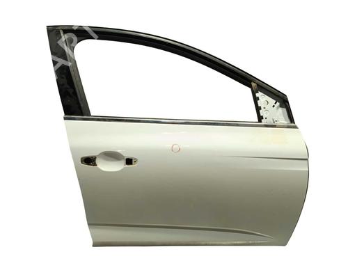 right-front-door-renault-megane-iv-hatchback-b9amn_-2015-40158743 main image
