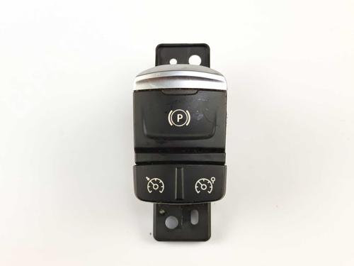 switch-renault-megane-iv-hatchback-b9amn_-2015-36278519 main image