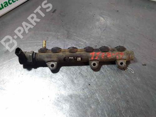 Used Injection rail Injection rail OPEL VIVARO A Bus (X83) [2001-2015] 10959241 10959241