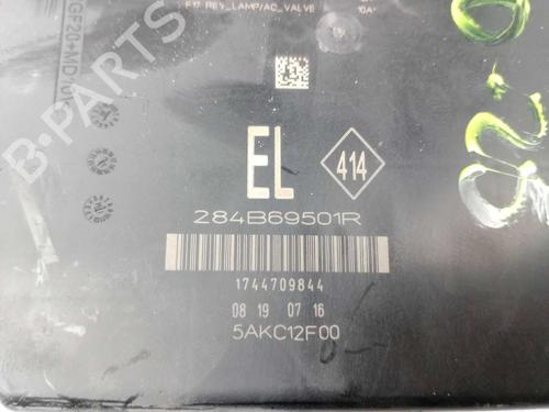 Fuse box RENAULT KADJAR (HA_, HL_) 1.5 dCi 110 (HLA3) | BP24925379E1 - Image 2