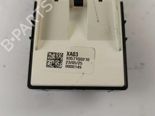 Left front window switch HYUNDAI i20 III (BC3, BI3) 1.2 | BP28516886I27 - Image 2