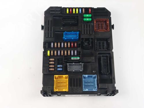 Used Fuse box Fuse box 32230031 32230031