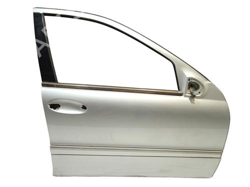 Used Right front door MERCEDES-BENZ C-CLASS (W203) [2000-2007]  18546424