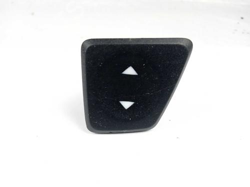 Used Right front window switch Right front window switch ABARTH 500 / 595 / 695 1.4 (312.AXF1A, 312.AXD1A) (140 hp) 11531765 11531765