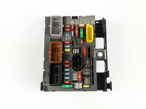 Used Fuse box Fuse box 36997640 36997640