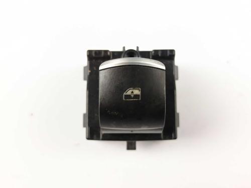 right-rear-window-switch-alfa-romeo-giulia-952_-2015-31638965 main image