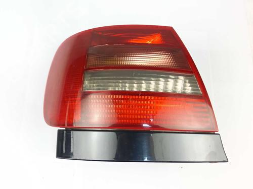 Venstre baglygte Venstre baglygte AUDI A4 B5 Avant (8D5) 1.9 TDI (115 hp) 33887952 33887952