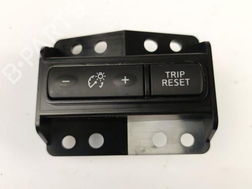 Used Switch NISSAN QASHQAI II (J11, J11_) 1.3 DIG-T (140 hp) 30396573