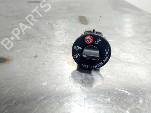 switch-renault-kadjar-ha_-hl_-681995290r-airbag-off-on-2015-14355047 main image