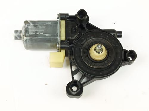 Used Left front window motor Left front window motor AUDI A3 Sportback (8VA, 8VF) 2.0 TDI (150 hp) 33437350 33437350