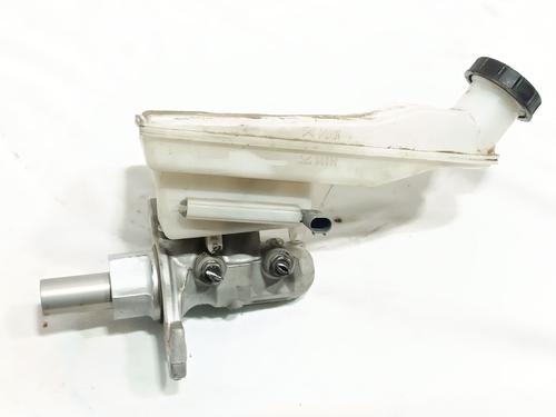 Used Brake master cylinder MERCEDES-BENZ GLA-CLASS (X156) GLA 200 CDI / d (156.908) (136 hp) 25866923