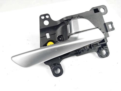 Used Front right interior door handle Front right interior door handle 10617572 10617572