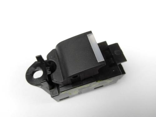 Used Right rear window switch Right rear window switch LAND ROVER RANGE ROVER SPORT II (L494) 3.0 TDV6 4x4 (258 hp) 12071200 12071200