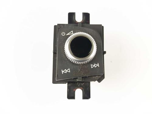 switch-audi-a4-b9-8w2-8wc-2015-33942926 main image