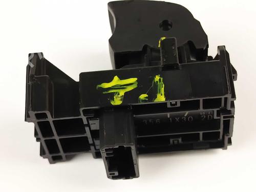 Used Left rear window switch Left rear window switch TOYOTA YARIS CROSS (MXP_) 1.5 Hybrid (MXPJ10) (116 hp) 27526945 27526945