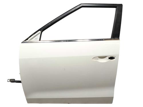 left-front-door-ssangyong-tivoli-2015-28515154 main image