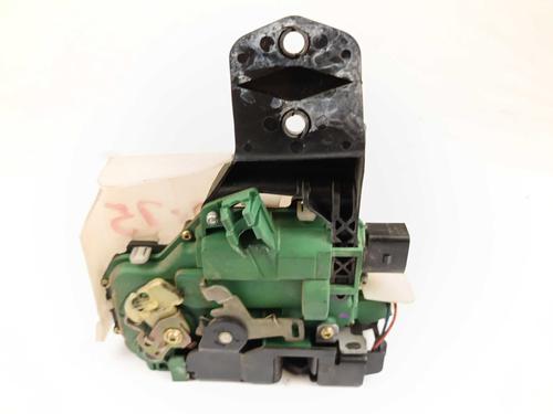 Front left lock VW PASSAT B5.5 (3B3) 1.6 | BP26221045C98 - Image 2