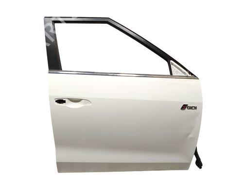 right-front-door-ssangyong-tivoli-2015-28515153 main image