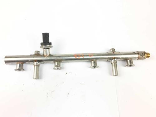 Used Injection rail Injection rail 30518615 30518615