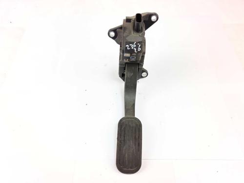 pedal-toyota-c-hr-_x1_-2016-33989756 main image
