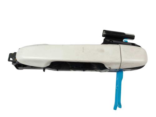rear-left-exterior-door-handle-toyota-yaris-_p13_-2010-2011-2012-2013-2014-2015-2016-2017-2018-2019-2020-24052447 main image
