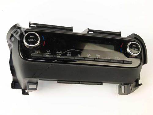 climate-control-toyota-yaris-_p21_-_pa1_-_ph1_-2020-38045372 main image