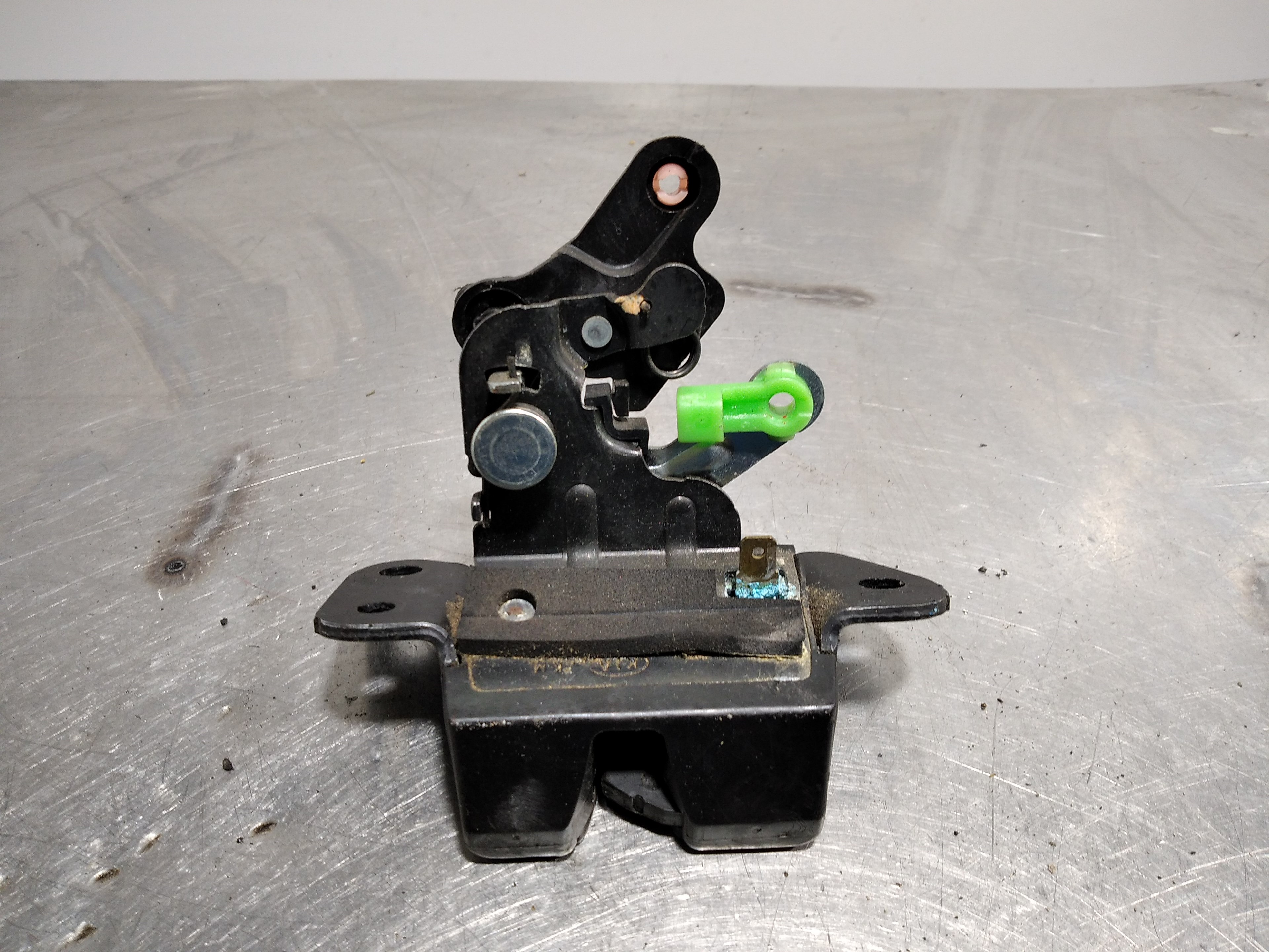 Tailgate lock KIA SPORTAGE II (JE_, KM) 10029227 BParts