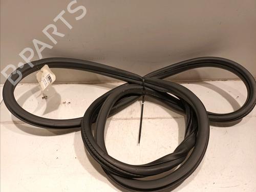 Used Rubber door seal PEUGEOT 2008 I (CU_) 1.2 THP 110 / PureTech 110 (110 hp) 16892739