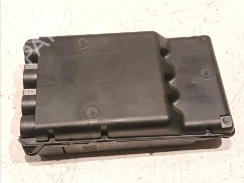 Used Fuse box BMW X2 (F39) sDrive 18 d (150 hp) 18912916