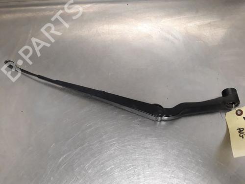 Used Front windshield wiper arm RENAULT KADJAR (HA_, HL_) 1.6 dCi 130 (HLA4) (130 hp) 14869734