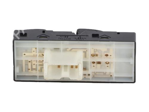 Right front window switch NISSAN JUKE (F16_) DIG-T 117 | BP29128684I26