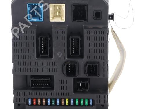 Used Fuse box Fuse box 37066800 37066800