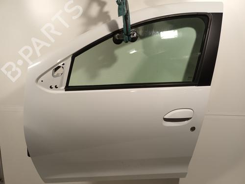 Used Left front door DACIA DUSTER (HM_) 1.5 dCi 115 4x4 (HMAD) (116 hp) 31579237
