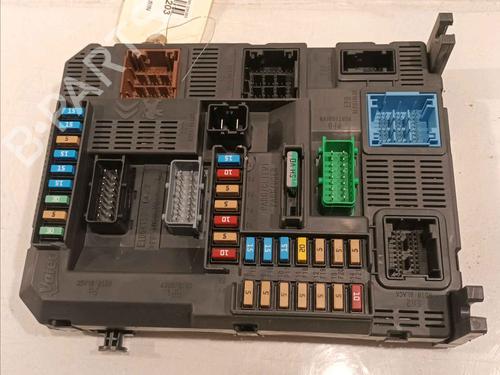 Used Fuse box PEUGEOT 2008 I (CU_) 1.2 THP 110 / PureTech 110 (110 hp) 30313673