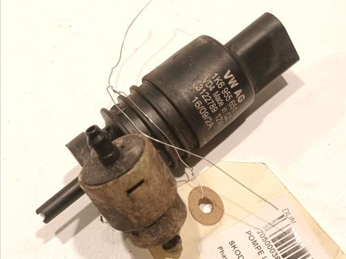 Used Washer pump SKODA ROOMSTER (5J7) 1.4 TDI (80 hp) 17551816