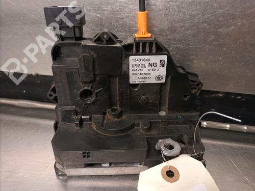 Used Front right lock OPEL CORSA E (X15) 1.3 CDTI (08, 68) (75 hp) 11039677