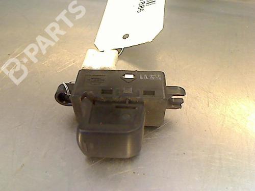 Used Right front window switch NISSAN MICRA III (K12) 1.5 dCi (65 hp) 9316395