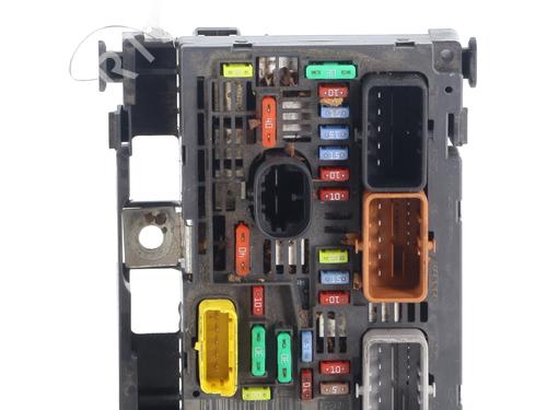 Used Fuse box Fuse box 37066817 37066817