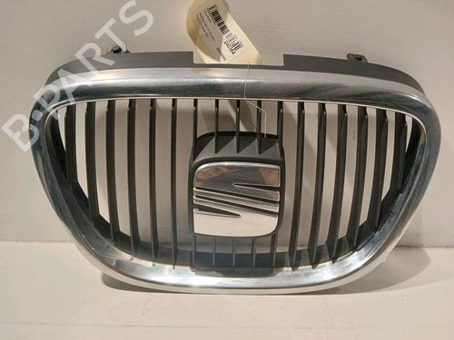 Used Grille SEAT ALTEA (5P1) 1.9 TDI (105 hp) 17909929