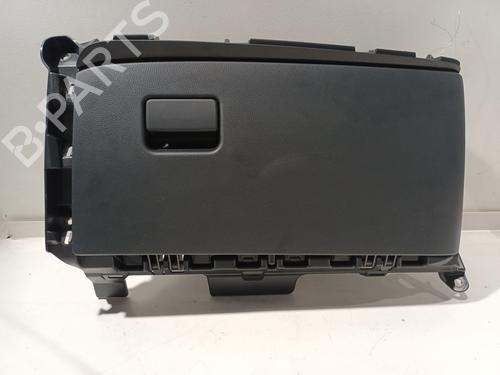 Used Glove box TOYOTA YARIS (_P21_, _PA1_, _PH1_) 1.5 Hybrid (MXPH13) (131 hp) 21802216