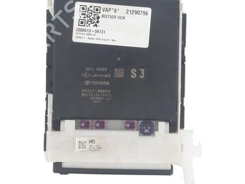 Used Fuse box TOYOTA YARIS (_P21_, _PA1_, _PH1_) 1.5 Hybrid (MXPH10, MXPH11) (116 hp) 30338357