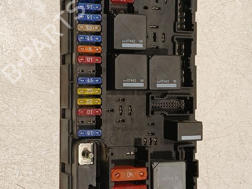 Used Fuse box LAND ROVER RANGE ROVER SPORT I (L320) 3.6 D 4x4 (272 hp) 21802042