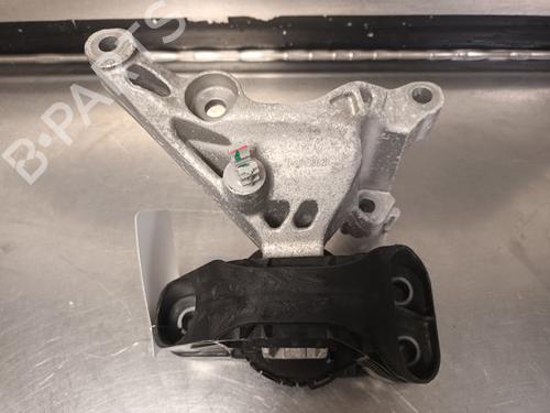 Used Engine mount RENAULT SPORT SPIDER (EF0_) [1995-1999]  21801844