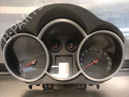 Used Instrument cluster CHEVROLET CRUZE (J300) 2.0 CDI (125 hp) 13013902