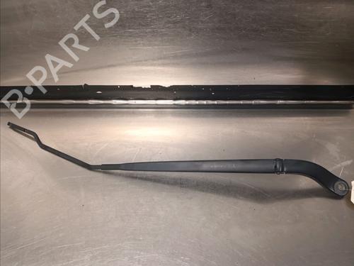 Used Front windshield wiper arm RENAULT MEGANE IV Grandtour (K9A/M/N_) 1.2 TCe 130 (K9MR) (130 hp) 14869630