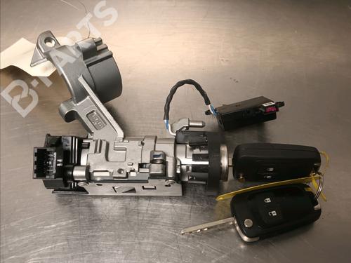 Clé de contact OPEL CORSA E (X15) 1.3 CDTI (08, 68) (75 hp) 11039647